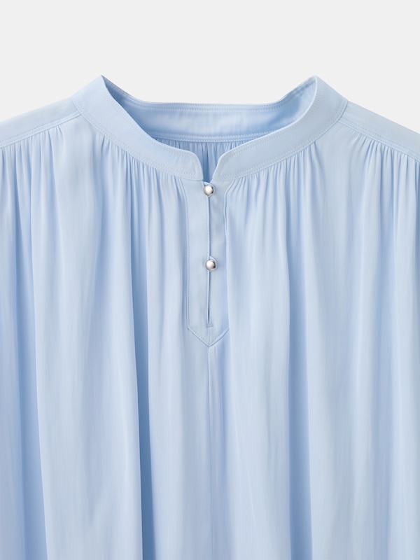 ライトサテンメタルボタンブラウス