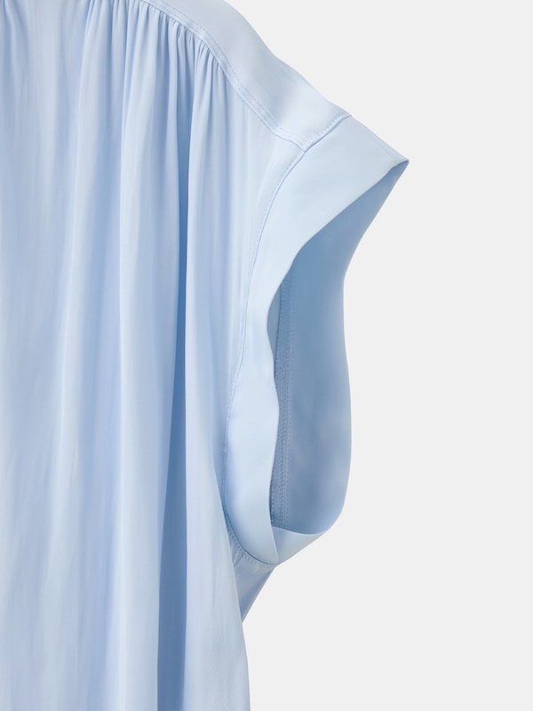 ライトサテンメタルボタンブラウス