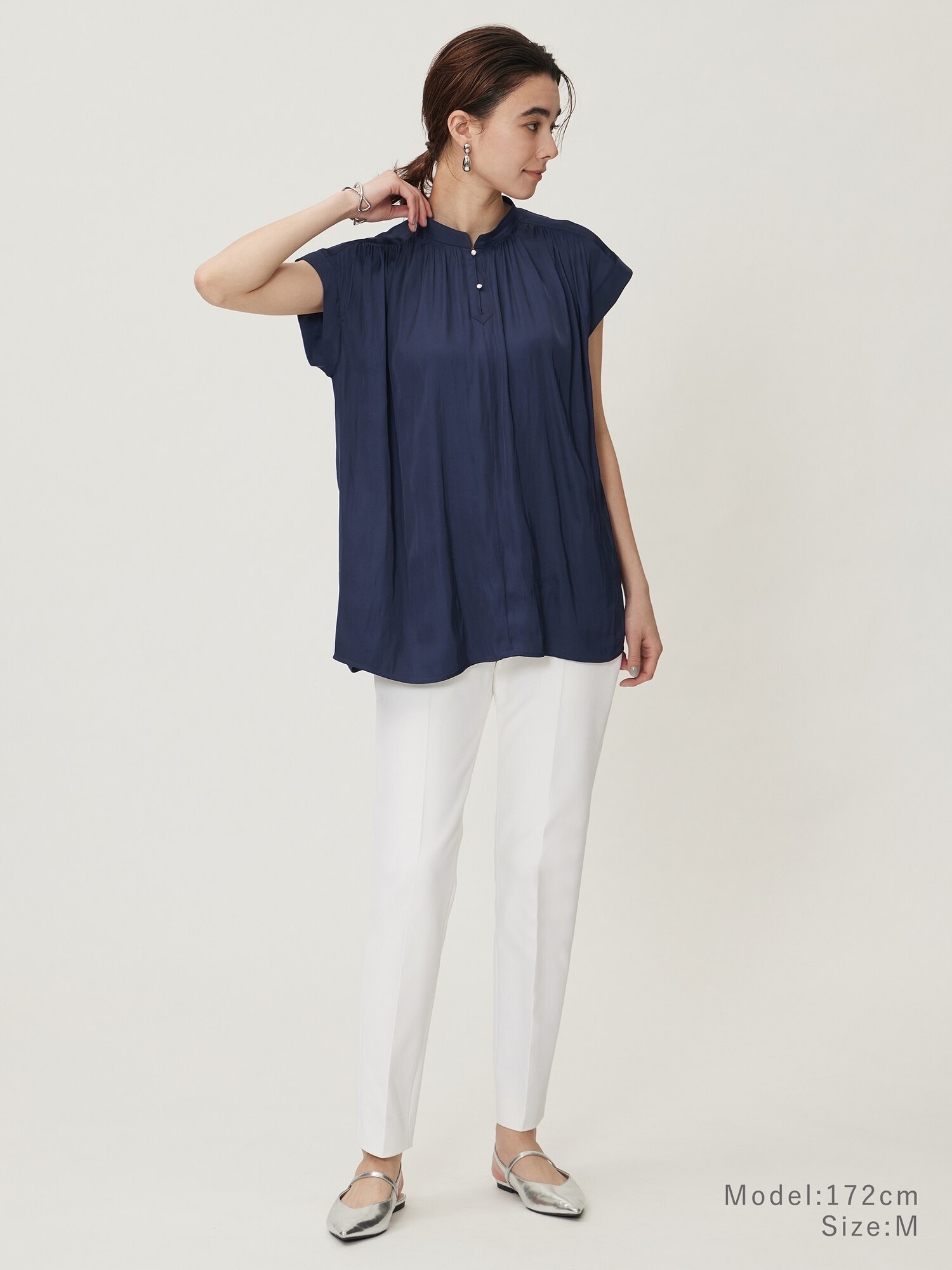 PLST(プラステ)公式 | ライトサテンメタルボタンブラウス