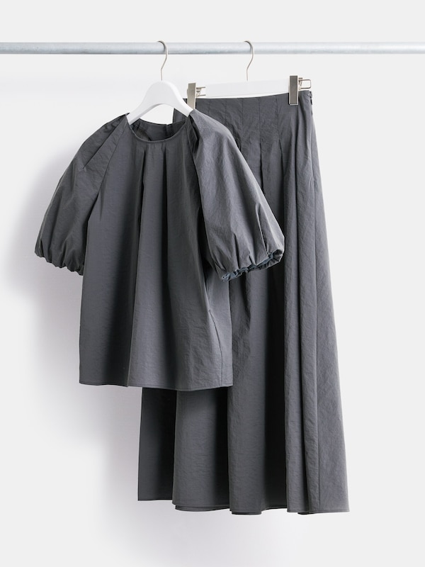 ハイストレッチナイロンタックフレアスカート