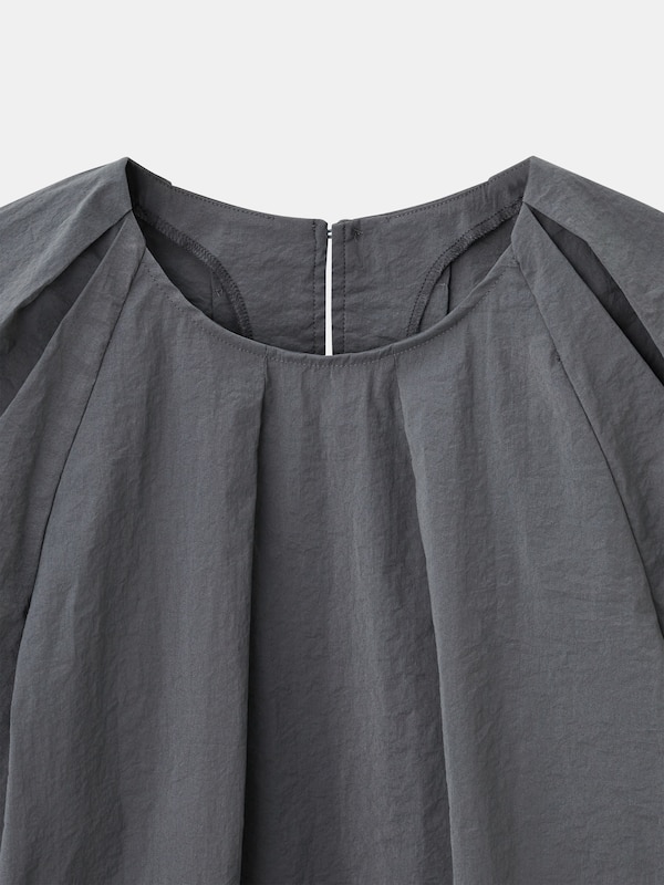 ハイストレッチナイロンパフスリーブブラウス