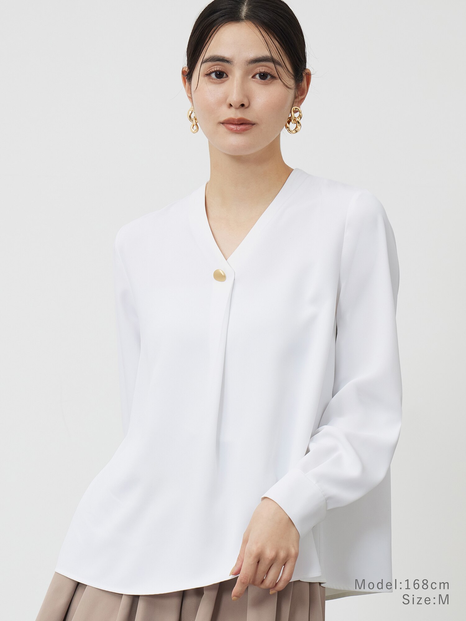 PLST(プラステ)公式 | UVカットVネックオーバルパーツブラウス