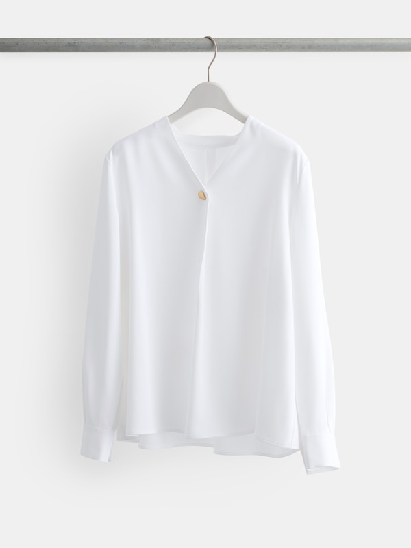 UVカットVネックオーバルパーツブラウス