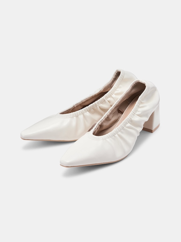 ギャザーヒールパンプス