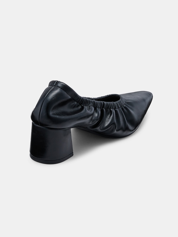 ギャザーヒールパンプス