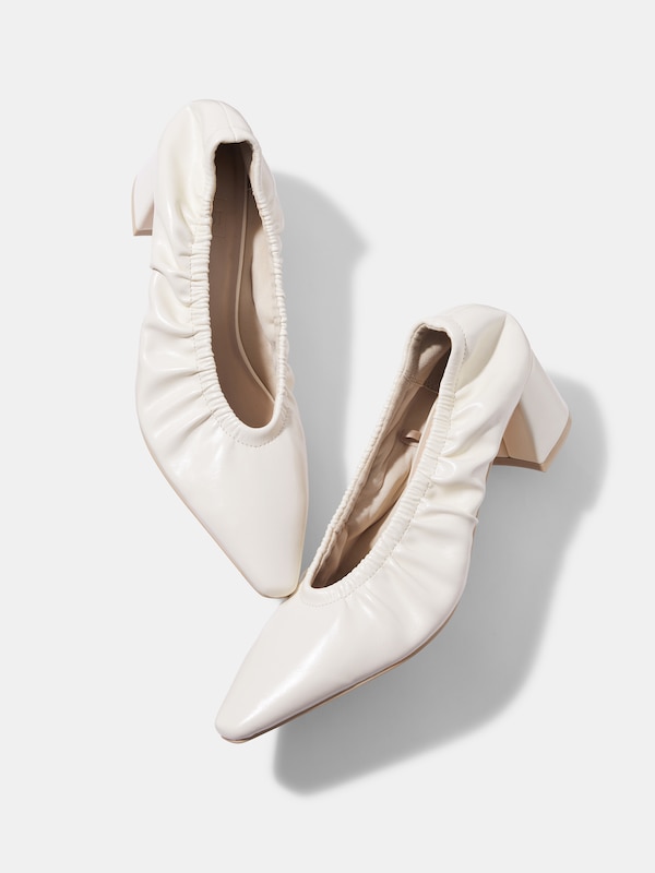 ギャザーヒールパンプス