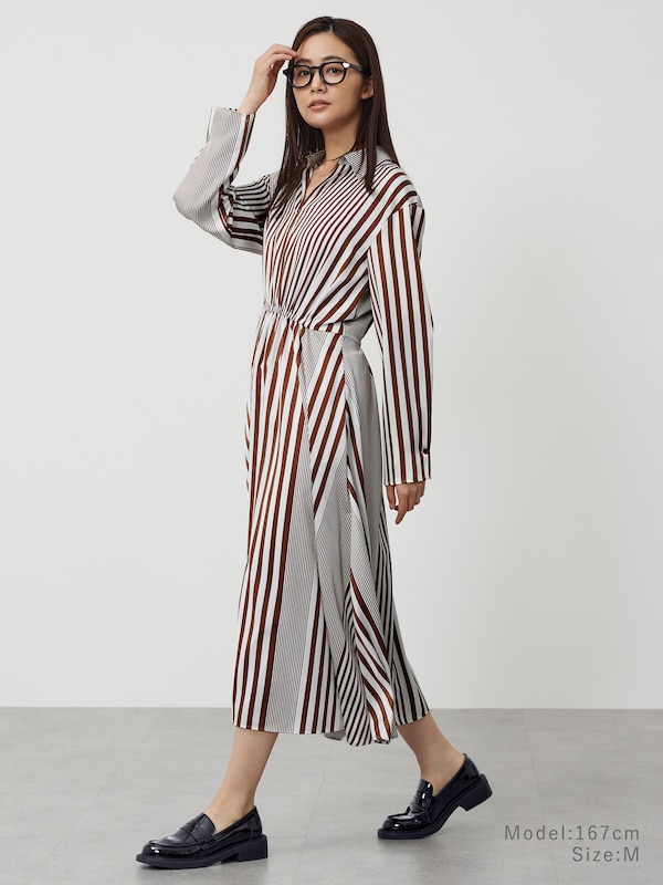 ピーチサテンギャザーワンピース