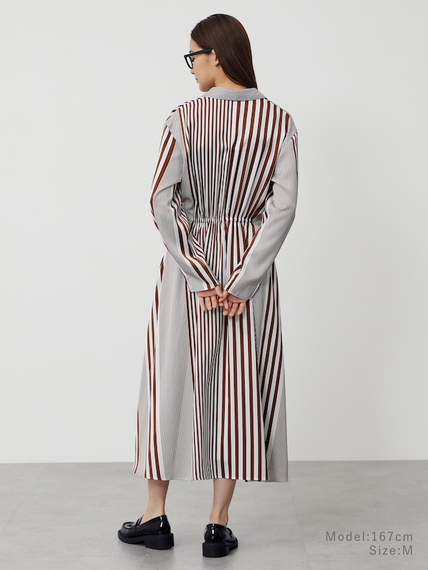 ピーチサテンギャザーワンピース