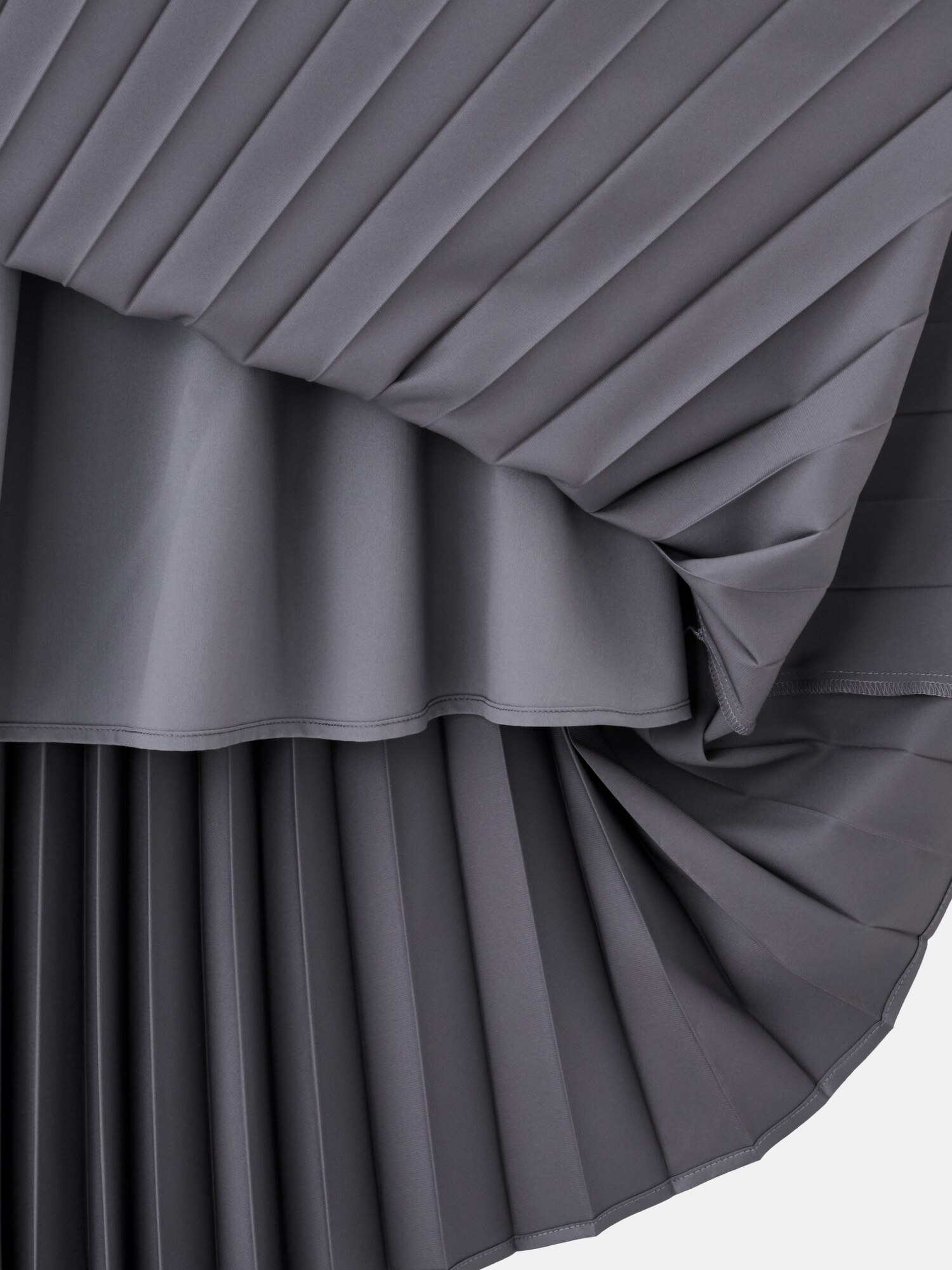 PLST(プラステ)公式 | サテンイレギュラーヘムプリーツスカート