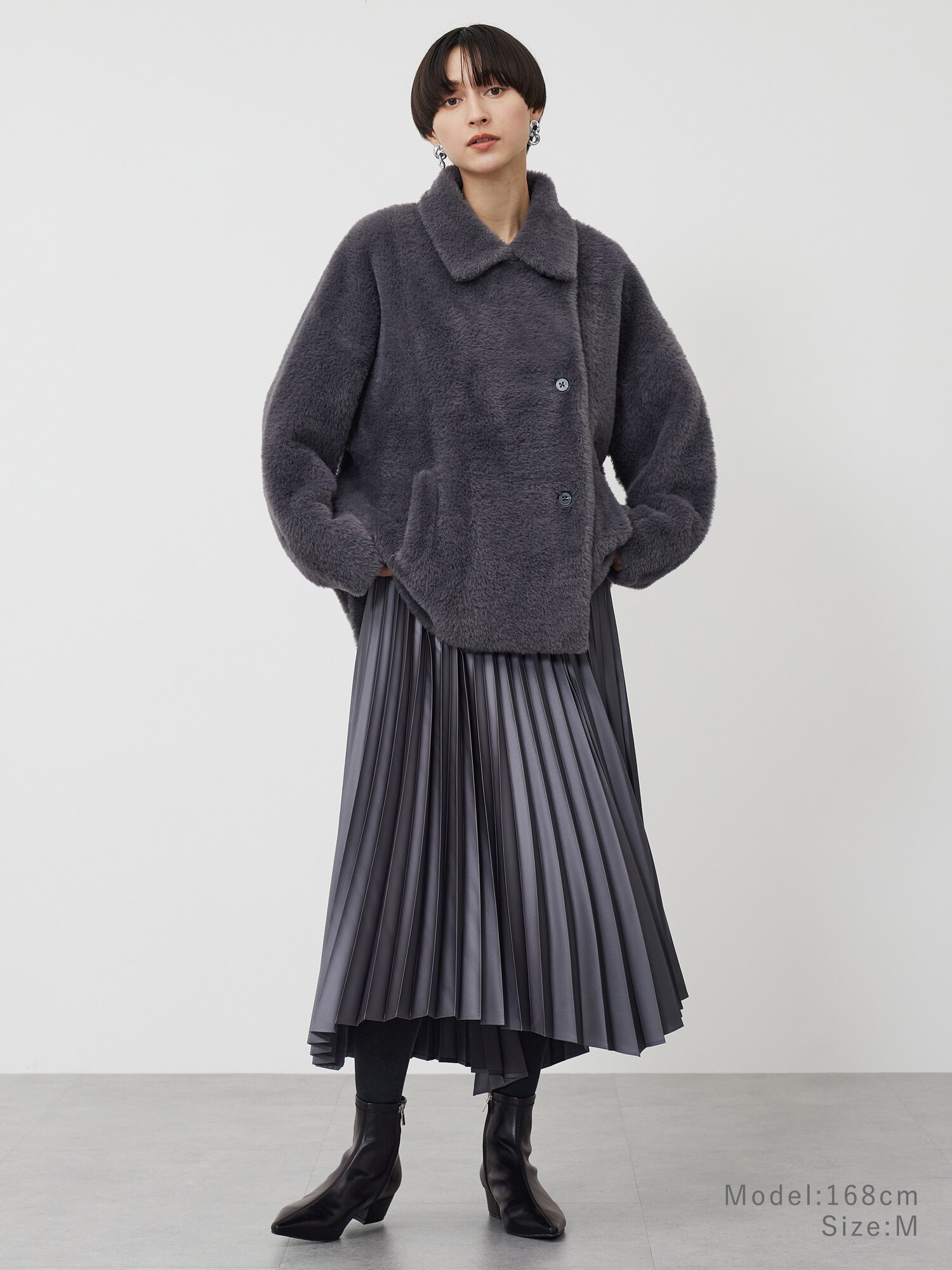 サテンイレギュラーヘムプリーツスカート