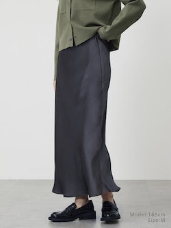 サテンスカート