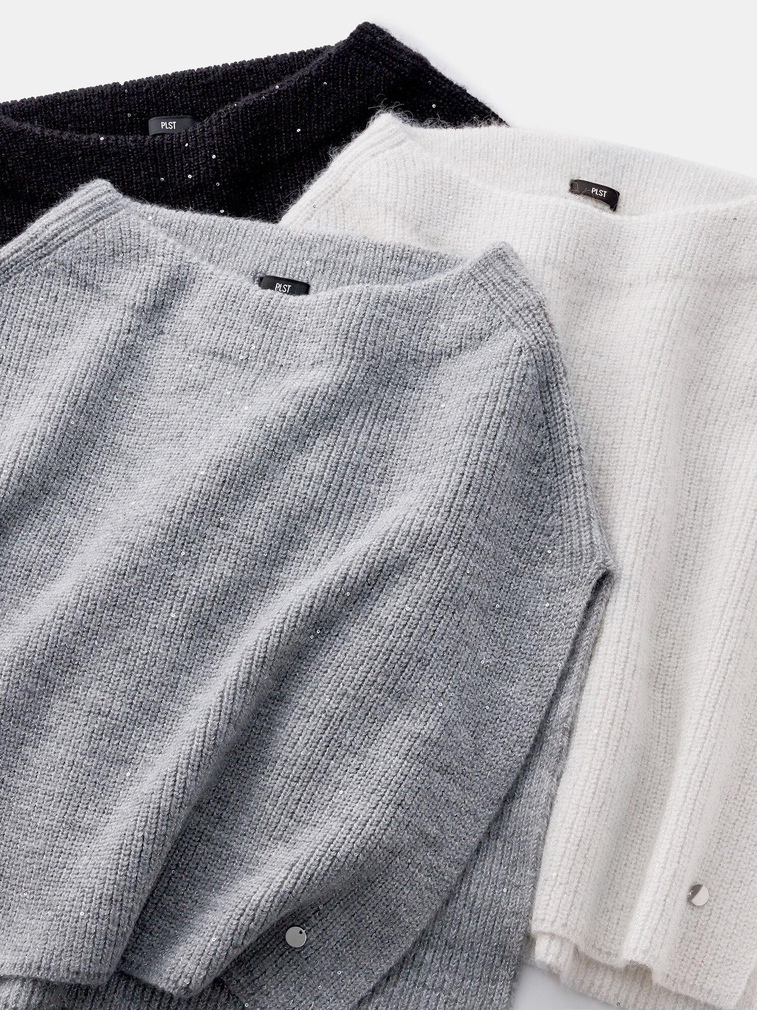 PLST(プラステ)公式 | スパンコールニットケープ