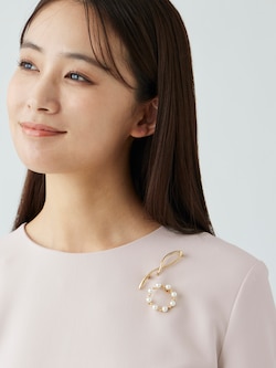 パールラインセットブローチ