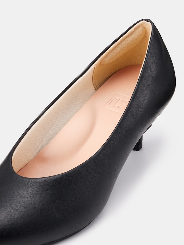 ポインテッドトゥパンプス