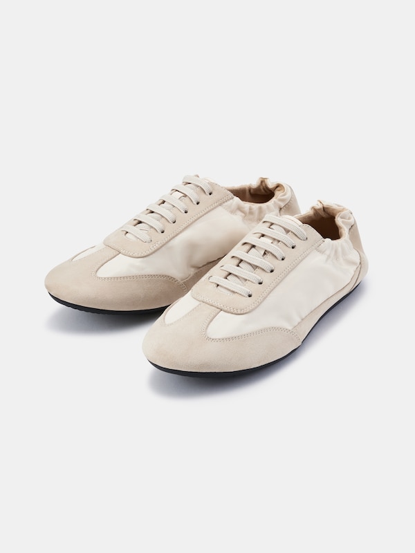 ギャザースニーカー