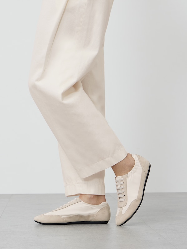 ギャザースニーカー