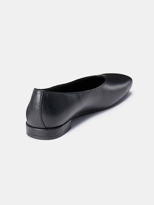 スクエアトゥフラットパンプス