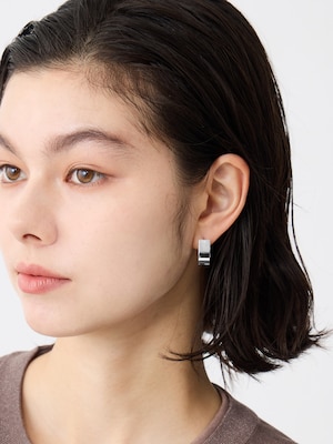 カーブプレートピアス